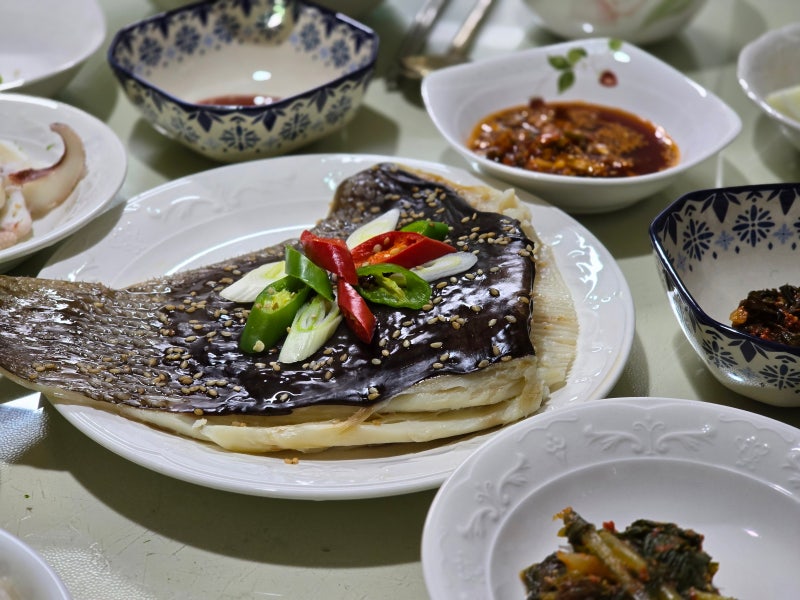 ️ 감자네 요리조리 | 결대로 찢어지는 쫄깃함! 비린내 없이 완벽한 '반건조 가오리찜'