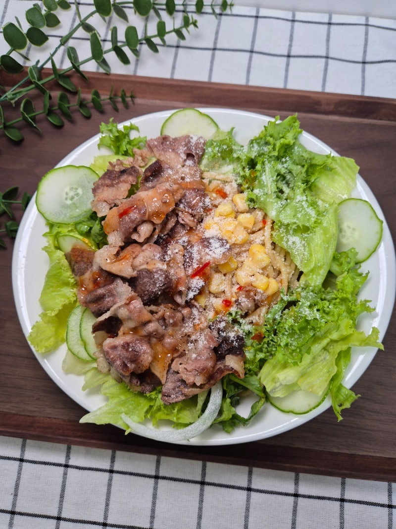 우삼겹 요리 추천, 샐러드 냉파스타로 맛있게 즐기기