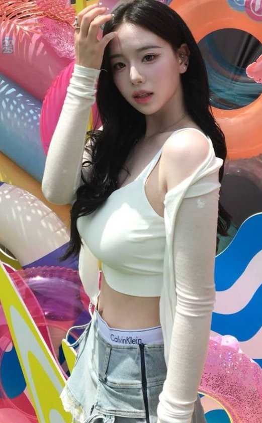 <b>워터밤</b> 여신 투표 1위 차지한... <b>트리플에스</b>(tripleS) <b>김채연</b>