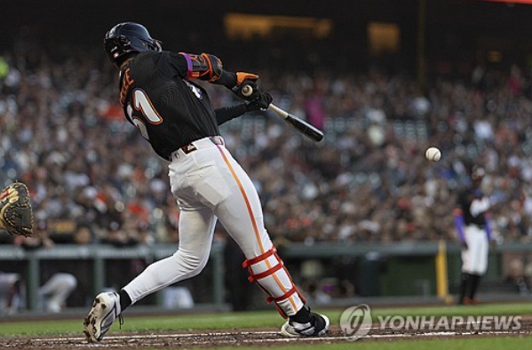 MLB <b>이정후</b> 또 다시 뜨거워지는 타격감 <b>홈런</b> 포함 <b>멀티</b>히트로... 