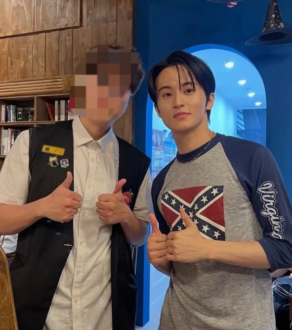 <b>마크</b>, SM 나가자마자 사고…극우 상징 티셔츠 착용 '<b>논란</b>... 