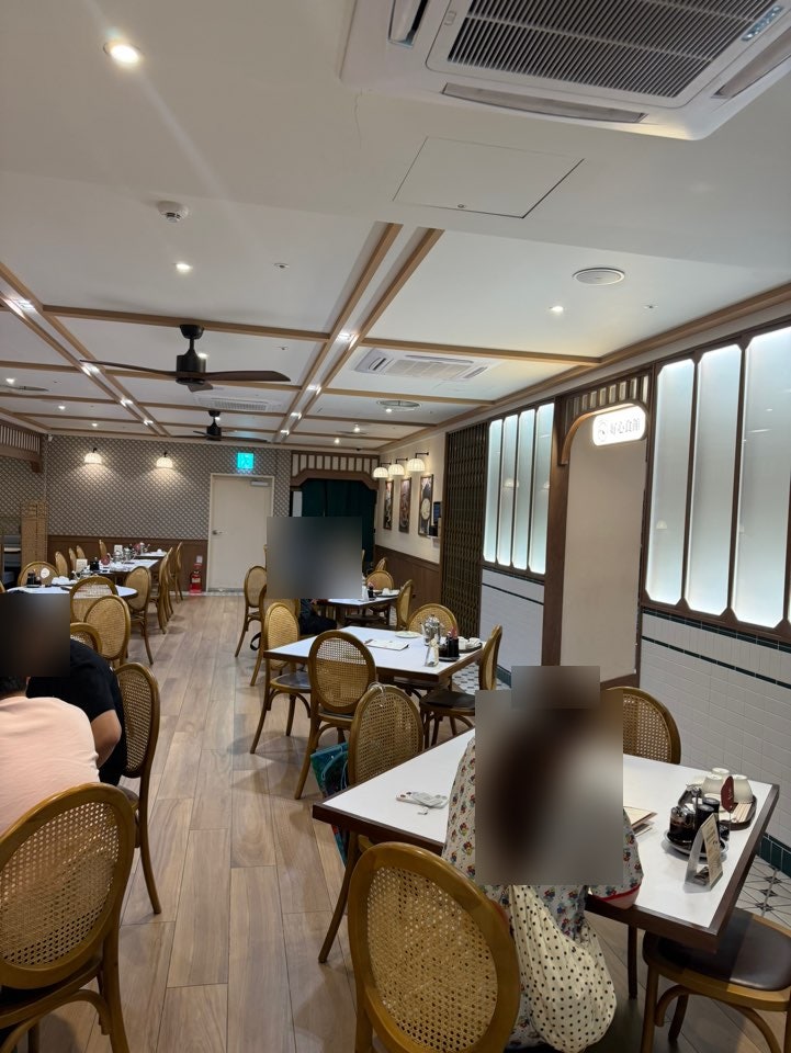 살롱드호우섬 디타워서울포레스트점 사진 4