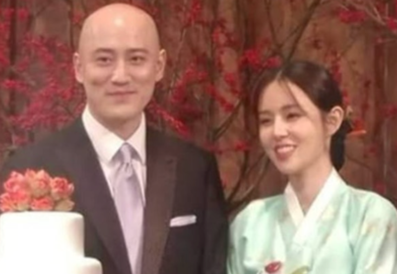 "애 딸린 재벌 2세 이혼남과 혼전임신 결혼.." 13살 차이 남편과 초고속 결혼 후 바로 은퇴해버....