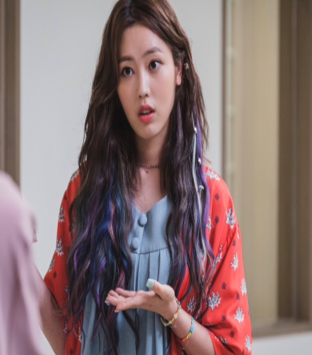 고려청자 하나 들고 출연했다가 연예계 데뷔한 여고생의 놀라운 근황