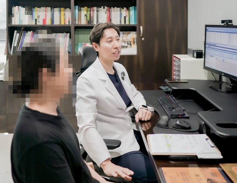 왼쪽 가슴 콕콕 쑤시는 흉통, 심장 문제일까?