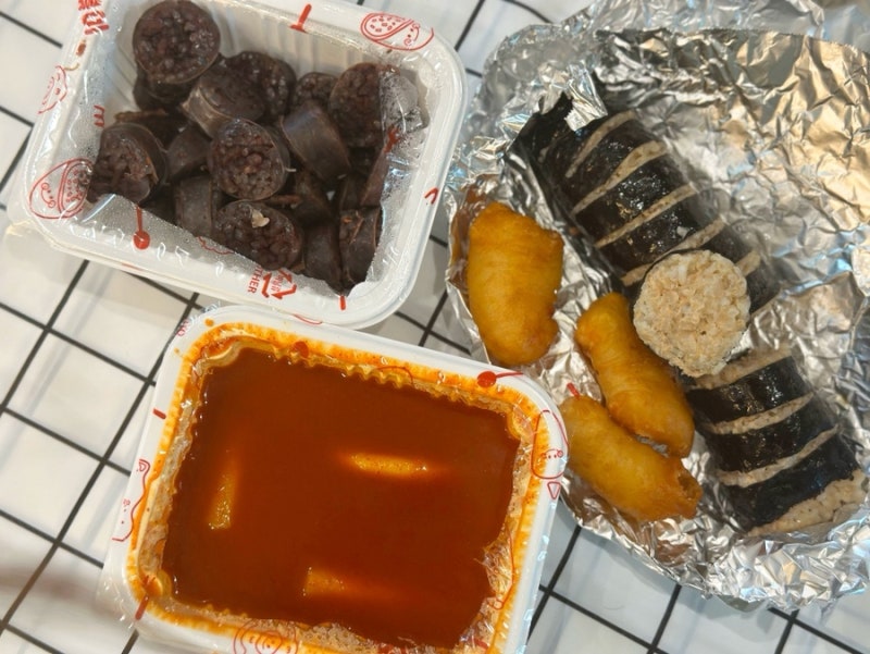 신전떡볶이 메뉴 추천 떡볶이 순한맛 맵기 참치김밥 튀김 맛
