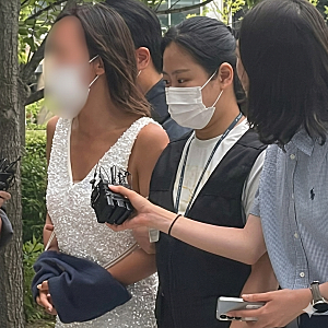 '잠실 시위'서 경찰관에 침 뱉고 패륜 욕설한 40대 여성, 오늘 구속 심사