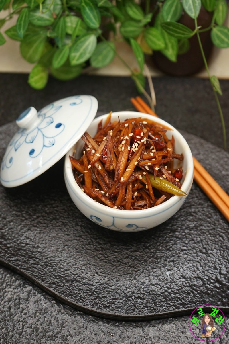 우엉조림 황금 레시피 만드는법 우엉채조림 만들기 쫀득한 우엉조림 맛있게 하는법 반찬거....