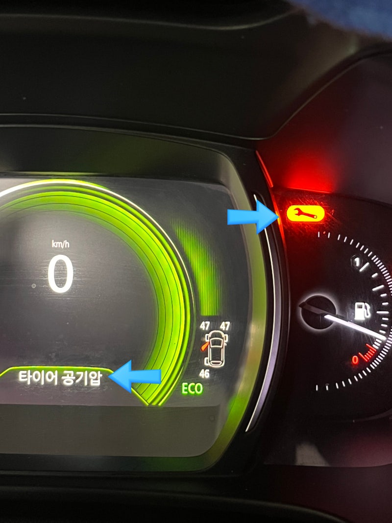 QM6 TPMS센서 고장으로 계기판에 노란색 타이어 공기압,스패너 모양 경고등 들어와요.