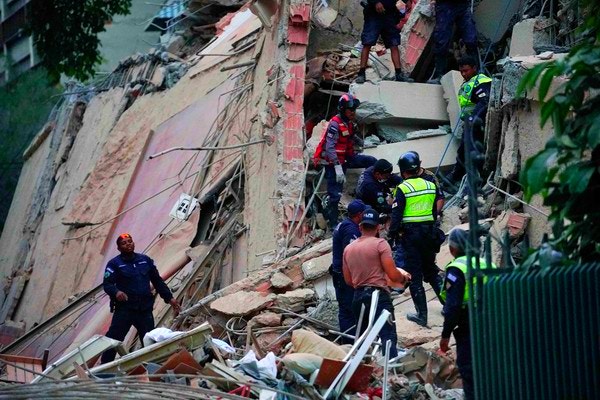<b>베네수엘라</b> 7.5 연쇄 <b>지진</b>, 수도 카라카스 강진으로 사망자... 