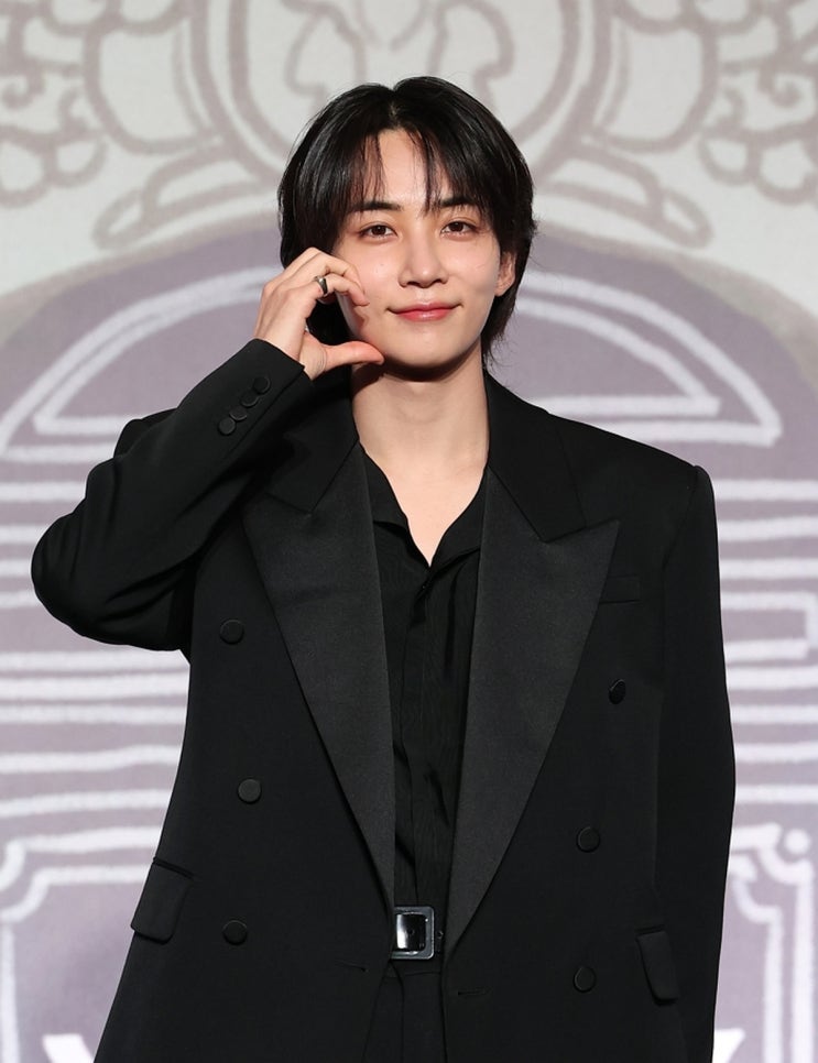 <b>세븐틴</b> 정한, 군 <b>복무</b> 마치고 오늘(25일) 전역... 그룹 내 첫 '군필자'