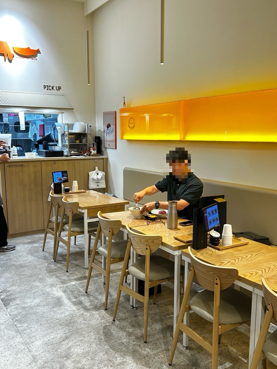 육회바른연어 봉화산역점 사진 2