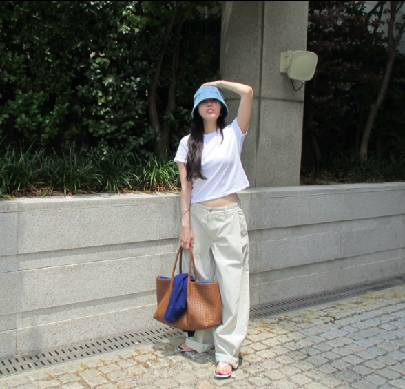 다비치 이해리 인스타 패션! 보테가 베네타 피나코테카 라지 토트백으로 완성한 여름 빅백 ....