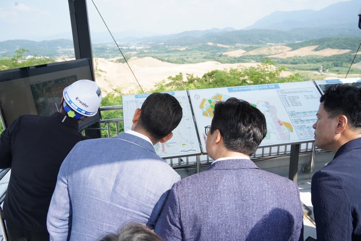 [<b>반도체</b> 투자, <b>청와대</b>의 깜짝쇼가 되어선 안 됩니다]