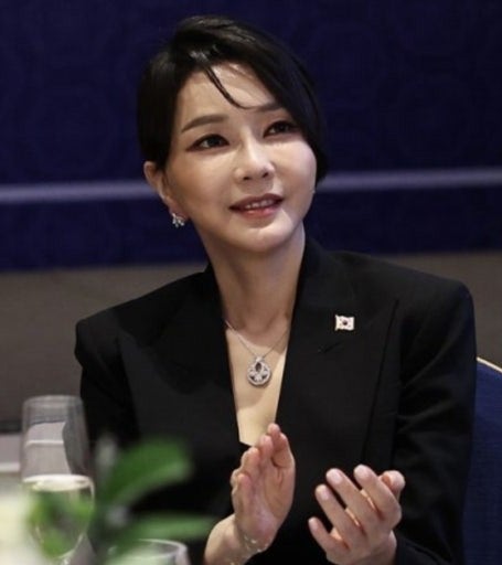 거리낌 없이 받아"...<b>김건희</b>, '<b>매관매직</b>' 1심 징역 7년 단죄 받아