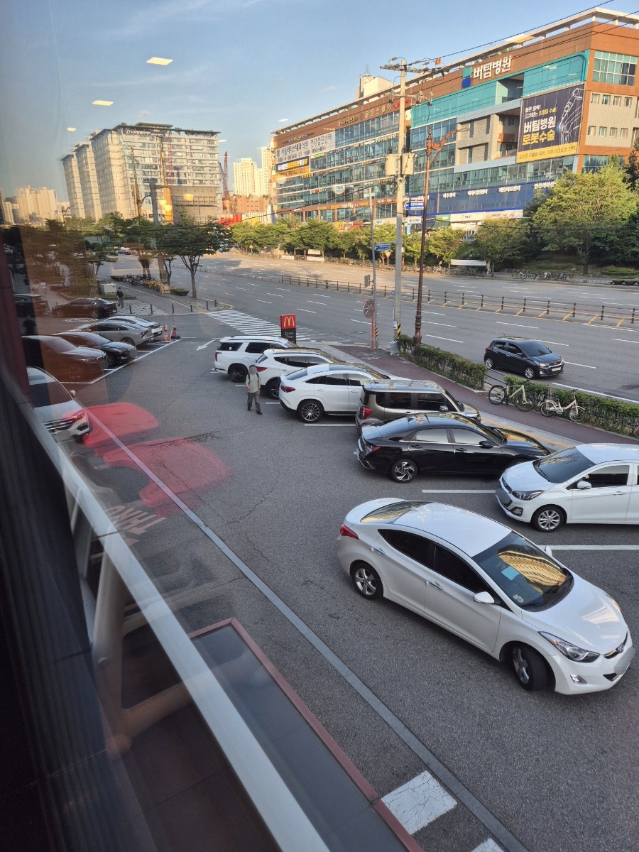 맥도날드 수원망포DT점 사진 2