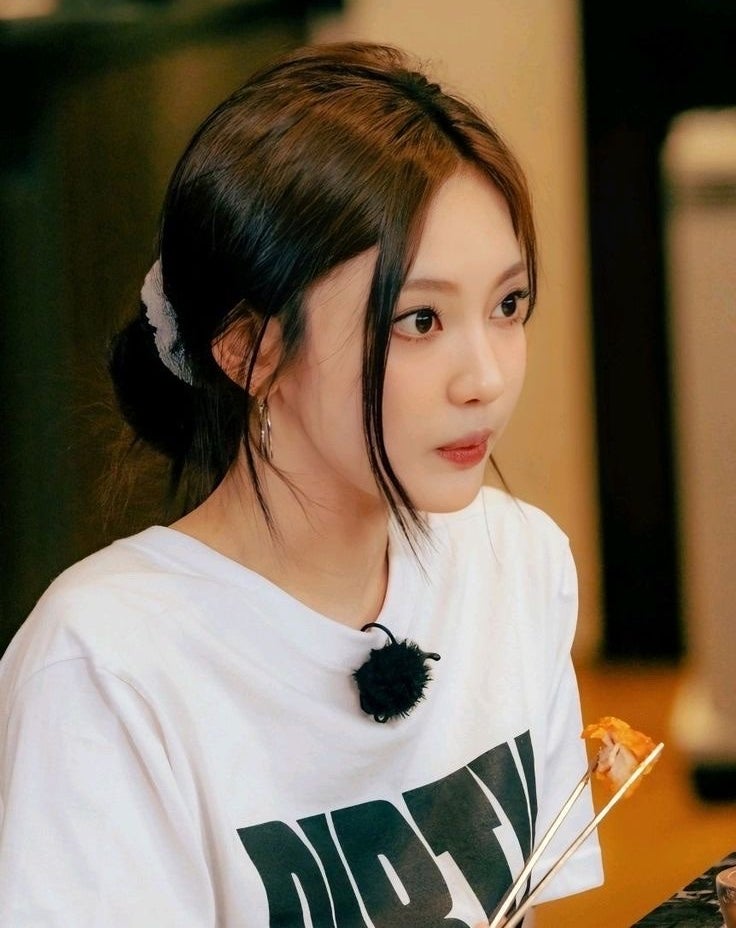 요즘 외모에 제대로 물 올랐지만 오른쪽 눈이 실명 됐다고 고백한 탑아이돌