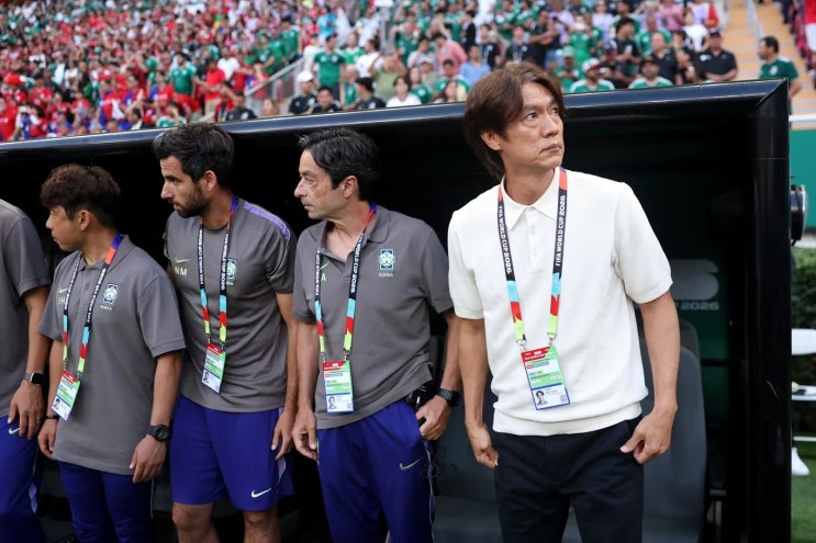 감독, 패배 원인 설명 못해…‘<b>경우의 수</b>’에 갇힌 <b>한국 축구</b>