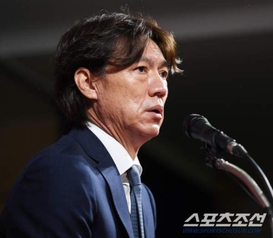 <b>홍명보</b> 연봉 사퇴 경질 감독 <b>나이</b>