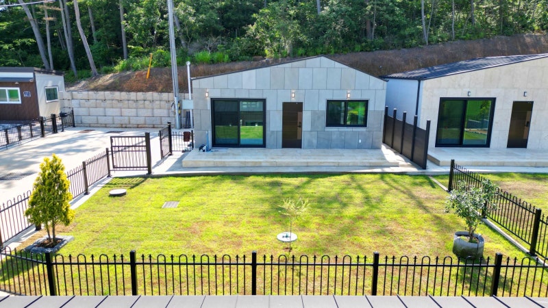 충남 태안 오션뷰 신축 전원주택 매매 │ 거실에서 바다가 보이는 깔끔한 전원생활