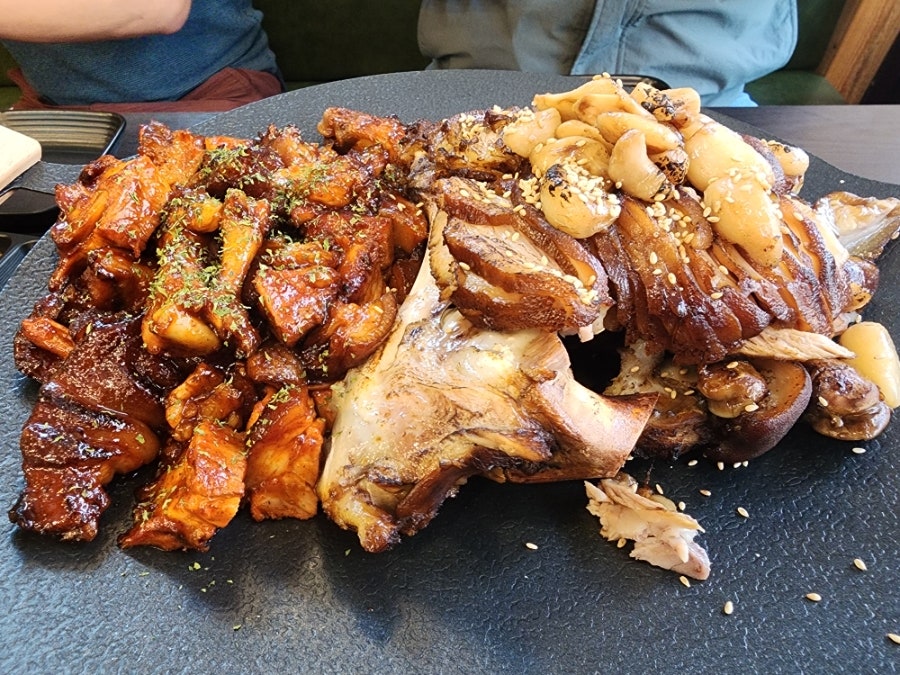 화덕에통째로구운족발 댕리단길점 사진 1