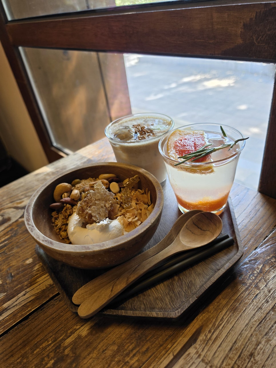 땡스오트 연남 사진 1