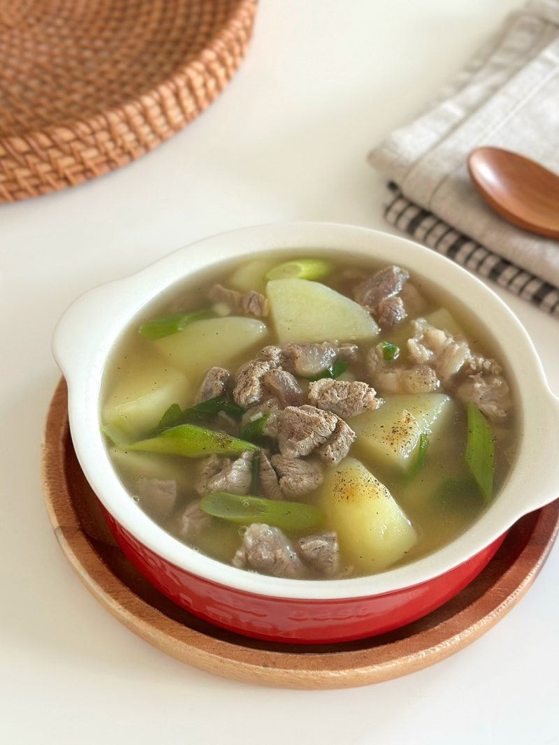 6월 제철 햇감자 듬뿍! 소고기 감자국 끓이는법