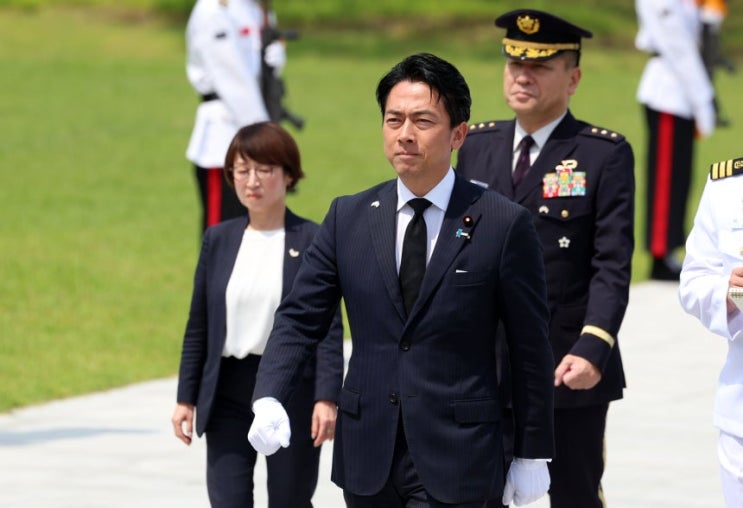 만의 방한…현충원·블랙이글스 찍고 내일 '<b>한일 국방</b>장관 회담'