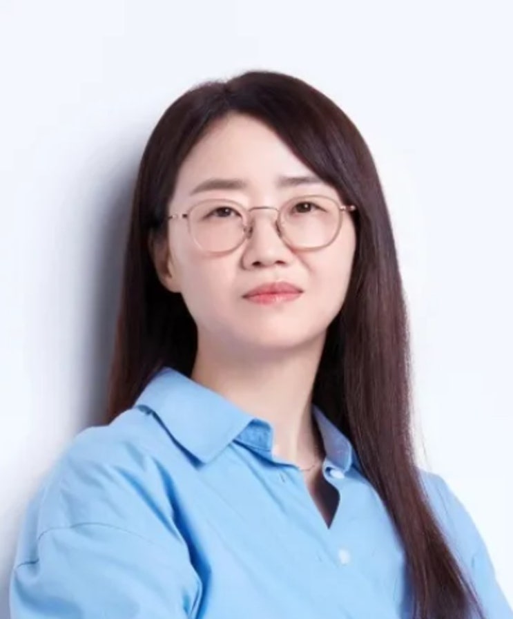<b>김은희 작가</b> 프로필 나이부터 남편 장항준 감독, 대표 작품까지... 