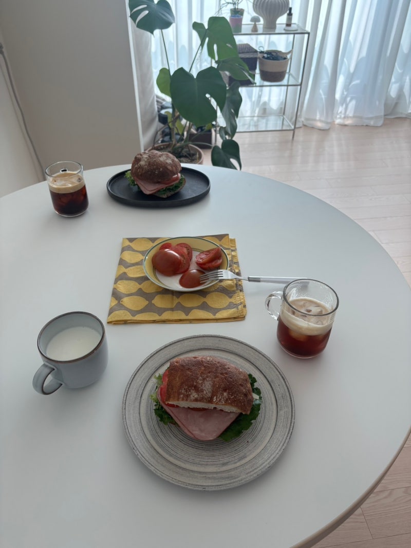 아르텍 artek 원형 테이블 90a 화이트버치 3개월 사용 후기, 루밍에서 구매