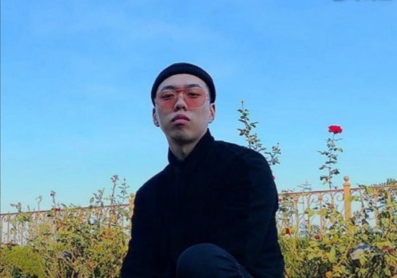 비와이 “태극기 거꾸로 달지 말라” SNS 글 화제…김민석 총리 의전 논란과 맞물린 이유