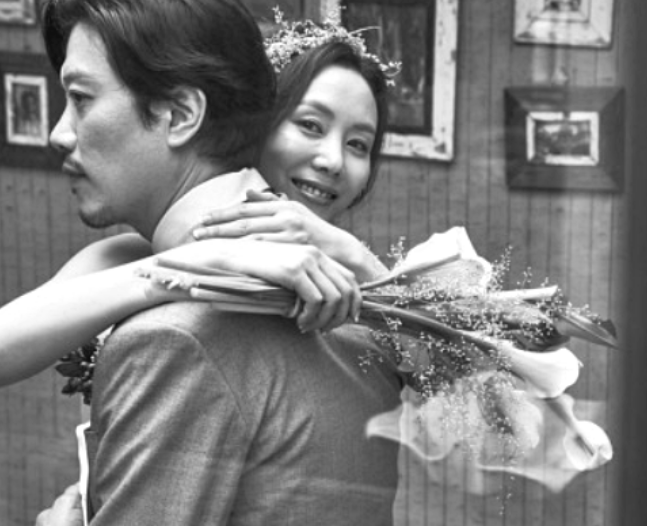 '다시 태어나도 아내와' 사랑꾼 박희순의 11살 연하 그녀는 누구?
