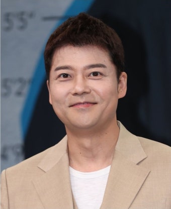 <b>전현무</b> 프로필 | <b>나이</b> 키 학력 재산 가족관계 총정리