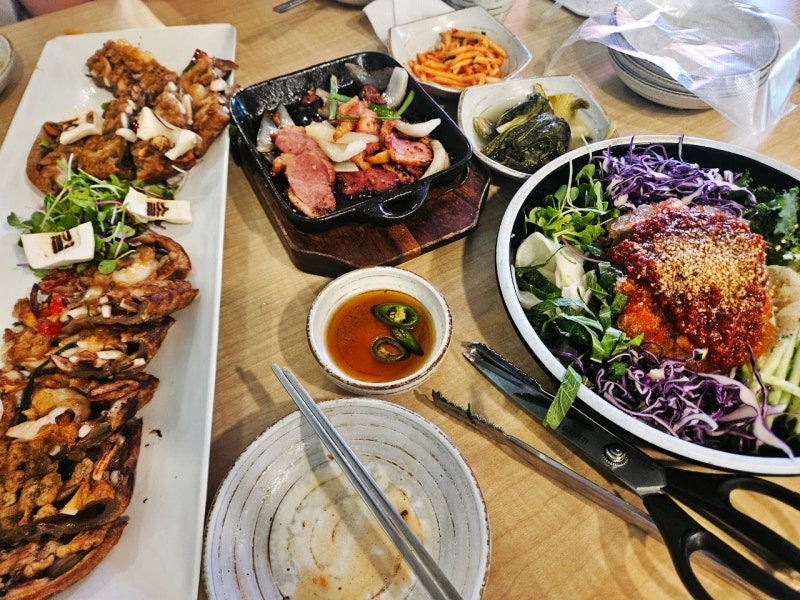 도토리 오솔길 본점 - 함께 즐기는 푸짐한 건강식