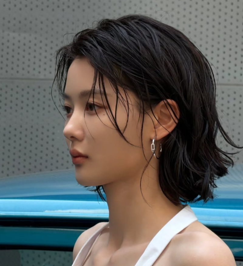 "인형 비주얼 종결" 김유정, 과감한 노출과 올백 헤어로 보여준 으른미