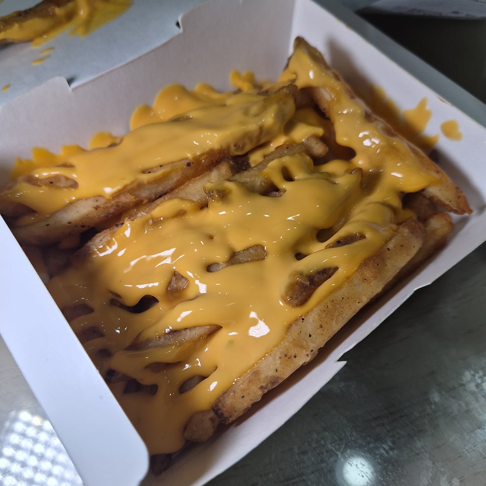 맘스터치 평택고덕에듀타운점 사진 4