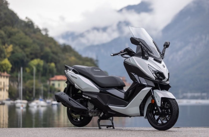 SYM 크루심300 극강의 승차감을 가진 300cc 스쿠터