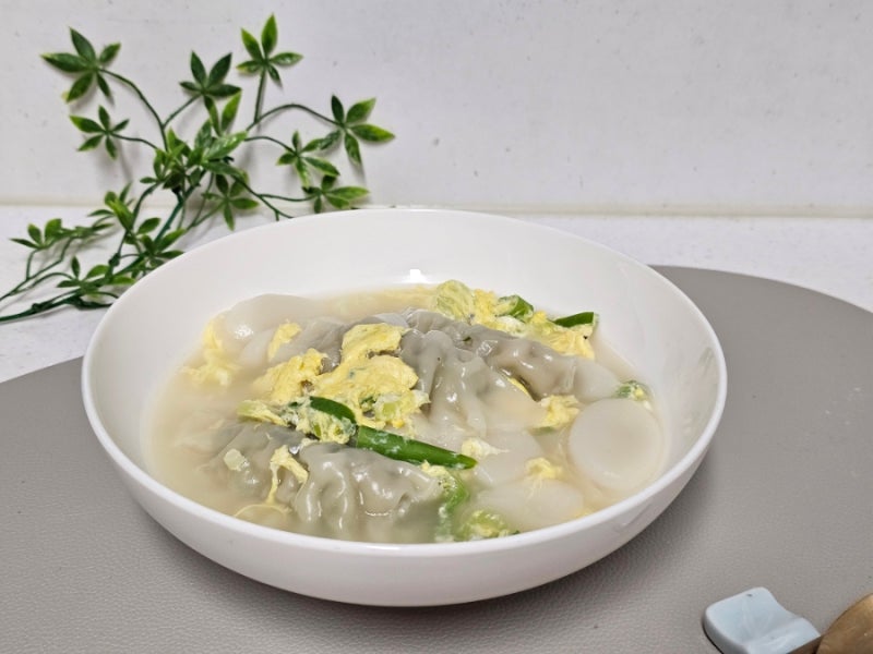 사골육수 떡만두국 레시피 맛있게 끓이는 법
