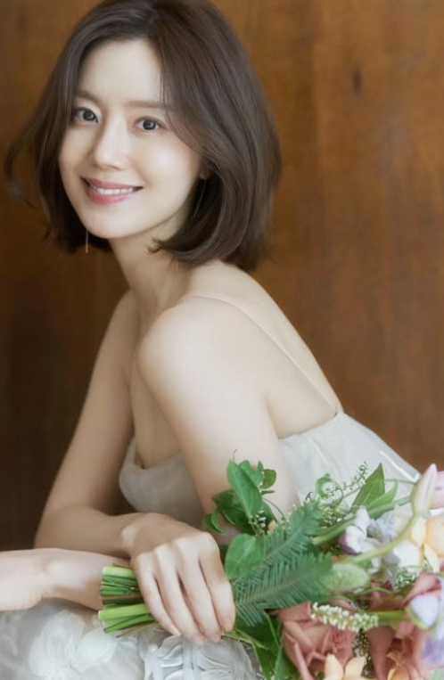 "피부과 의사 아닙니다" 문채원, 오늘(28일) 깜짝 비공개 결혼식.. 루머·혼전임신설 정면 돌파....