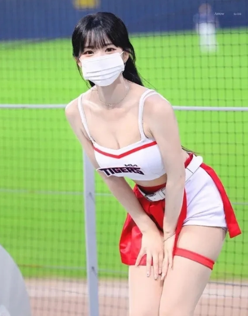 이다혜 치어리더, 대만 유튜브 1위에 연봉까지 레전드 찍은 근황.jpg