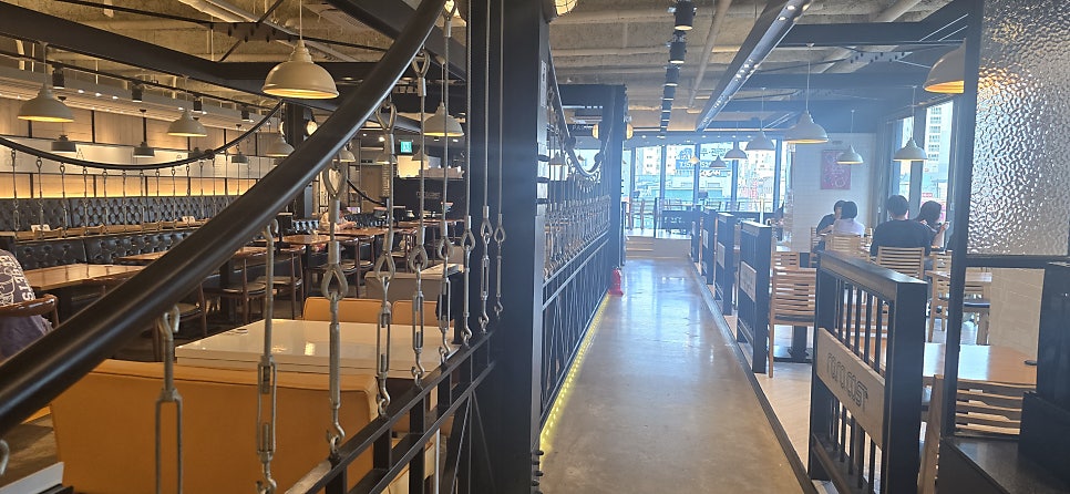 라라코스트 부천역점 사진 2