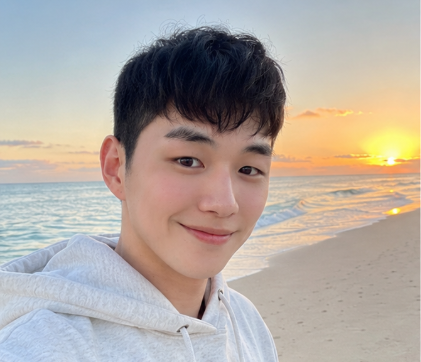 강다니엘 근황, 군대 입대 후 태평양 어깨 벌크업! 워너원 센터의 놀라운 피지컬 변화