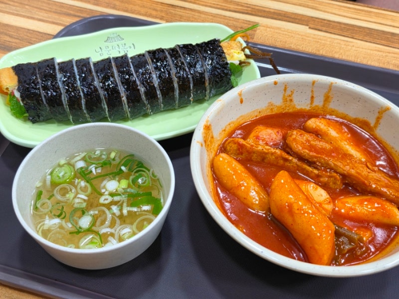 수원 떡볶이 맛집 추억의 시장표 떡볶이 남문떡볶이 (feat. 떡볶퀸 구독자)