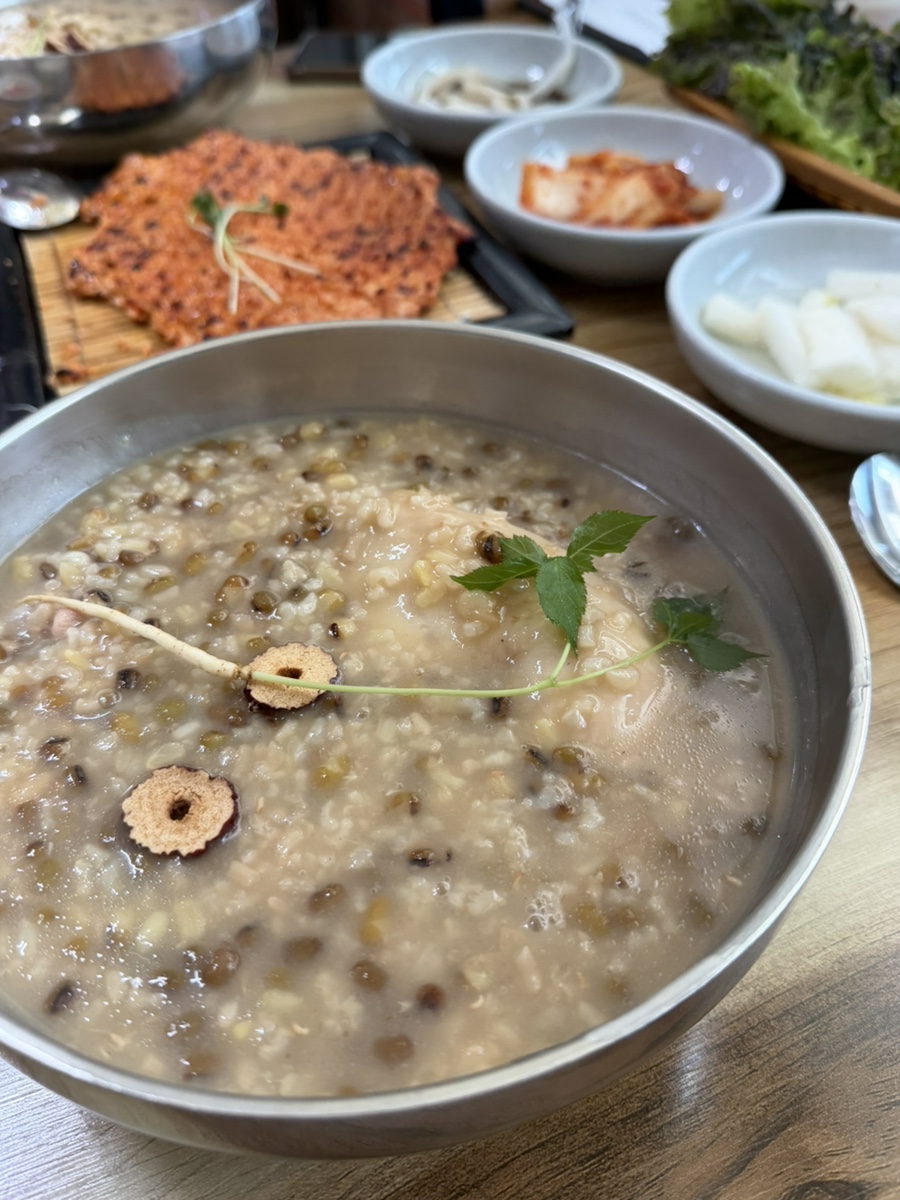 신촌닭백숙 사진 1