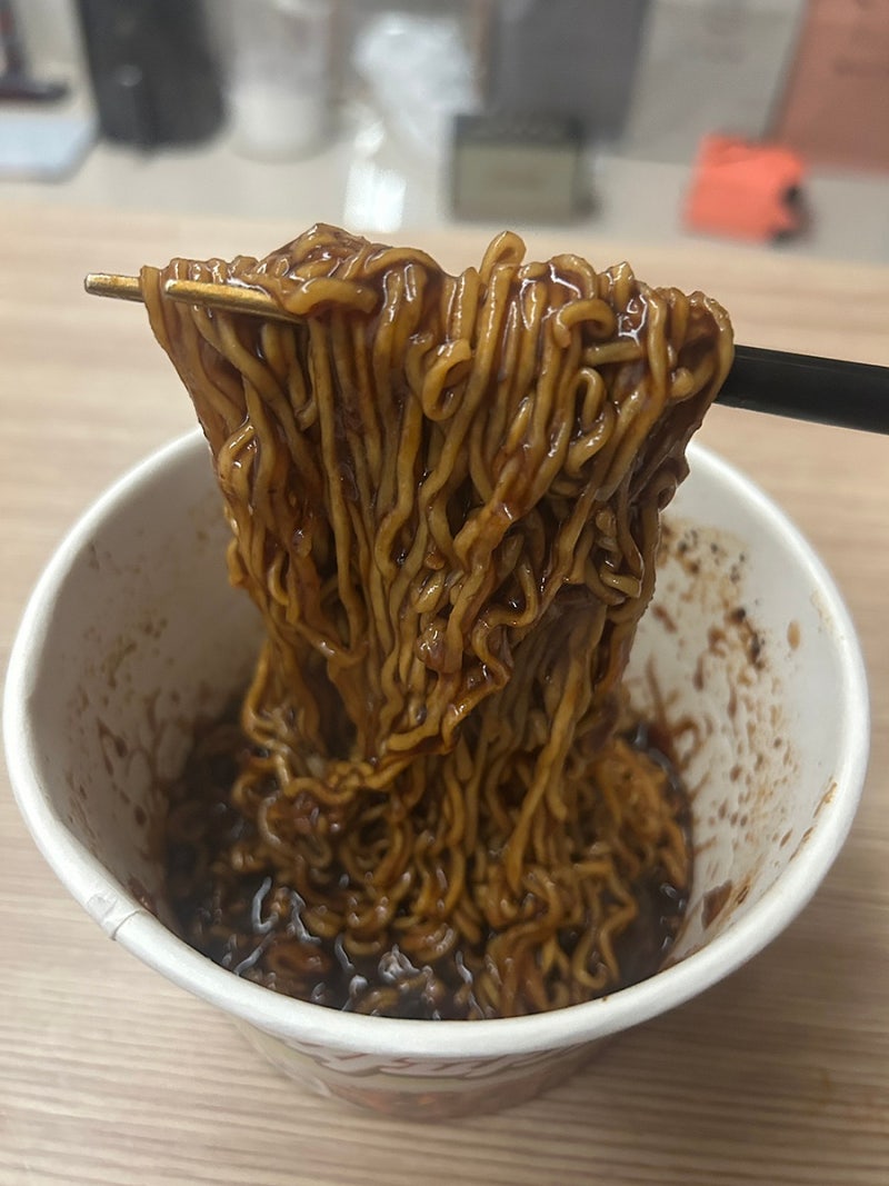 짜파게티 컵라면 전자레인지 하나로 윤기 좔좔 변신 완료