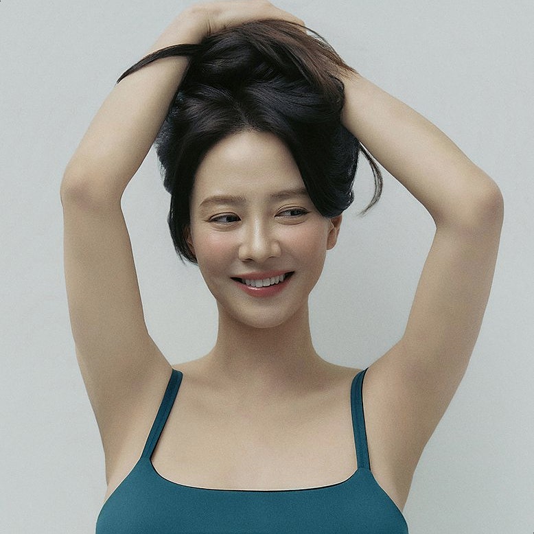 송지효 속옷 모델 직접 등판, 45세 몸매보다 놀라운 사실