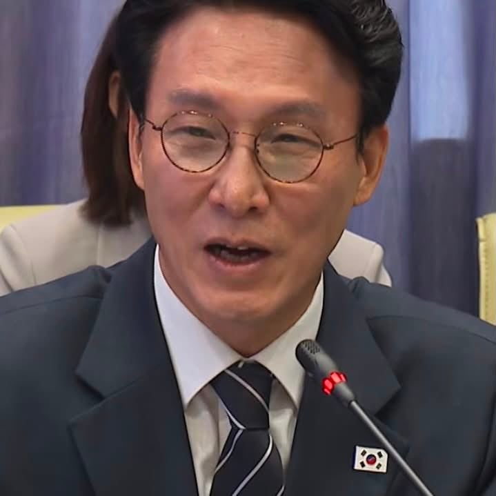 중국서 태극기 배지 거꾸로 단 김민석총리 및 정부인사들(과거)/ 거꾸로 태극기의 숨은의미?
