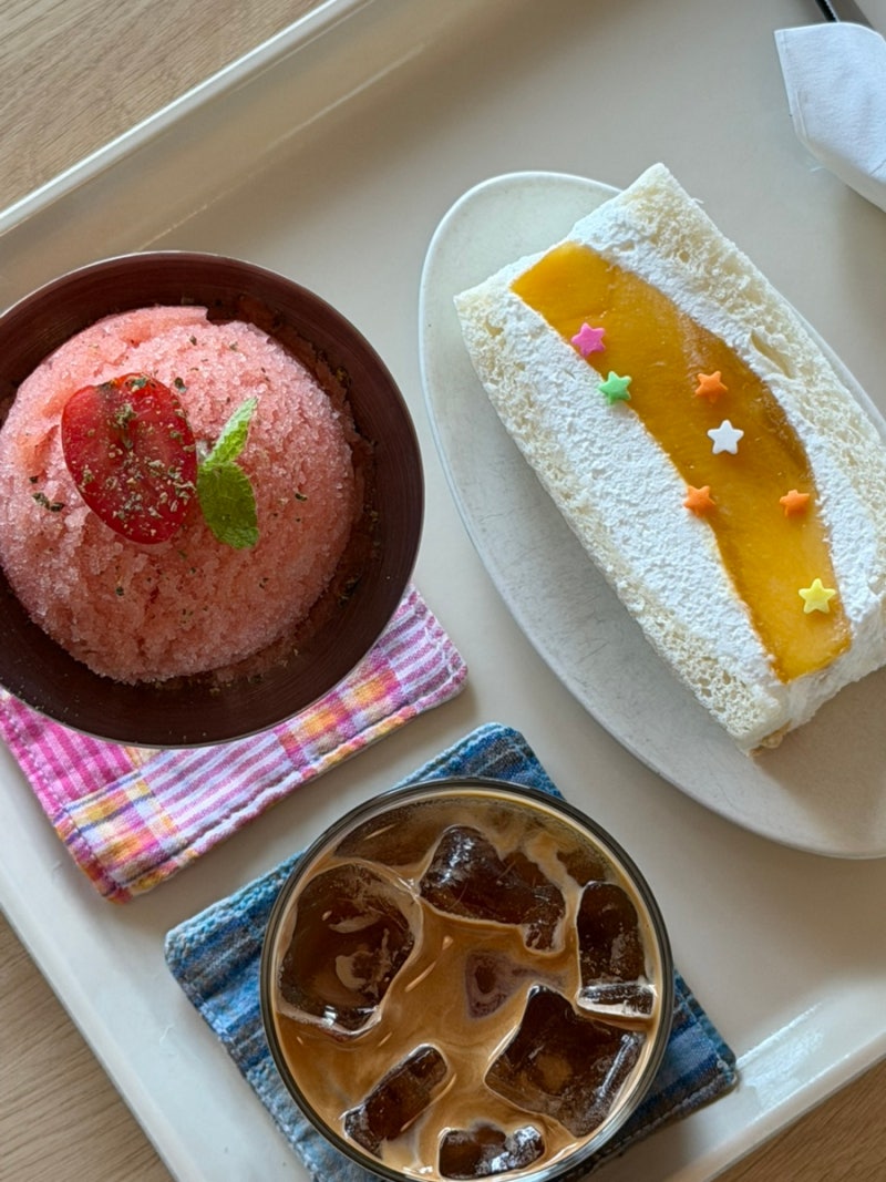 서산 호수공원 디저트카페 , 조각집에서 만난 인생 과일산도(망고 ,키위)