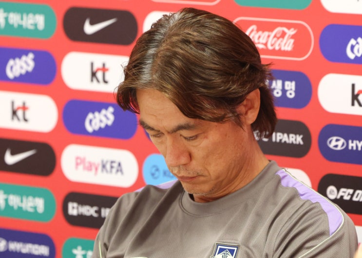 속보 <b>홍명보</b> 자진<b>사퇴</b> 말이 되노
