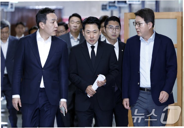 국민의힘 <b>최고위</b>, <b>장동혁</b> 거취 두고 격렬한 공개 설전